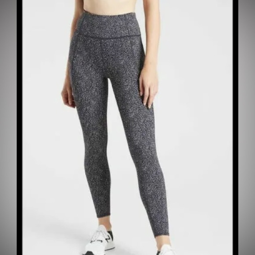 Athleta Lightning Stash 7/8 tight - black/white